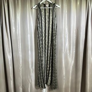 LuLaRoe Black and Gray Sleeveless Kimono Vest